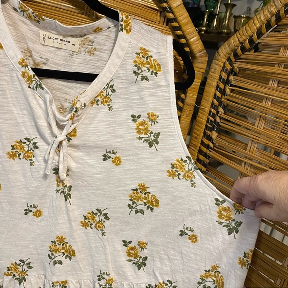 Lucky Brand XXL Floral Sleeveless Top - White and Yellow - Picture 4 of 5